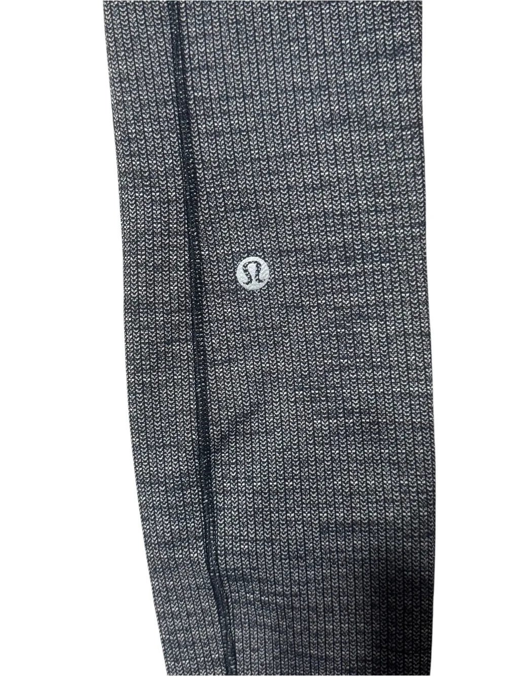 Lululemon Speed Up Mid Rise Tight 28’ Size 2 Variegated Knit Black